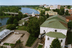 Вид на монастырь и Которосль со Звонницы